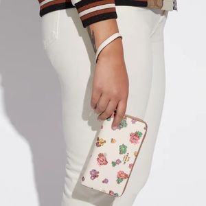 Coach Long Zip Around Wallet With Spaced Floral Field Print
IM/Chalk Multi